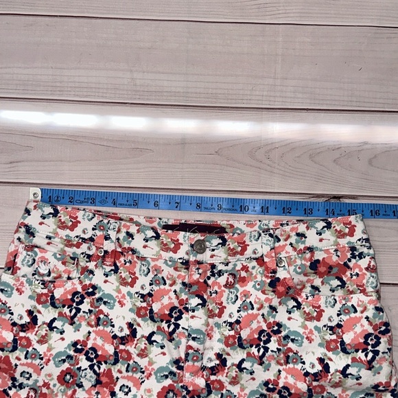 Gloria Vanderbilt Amanda Shorts | Size 10P Petite | Floral Print Summer Walking - Picture 3 of 7